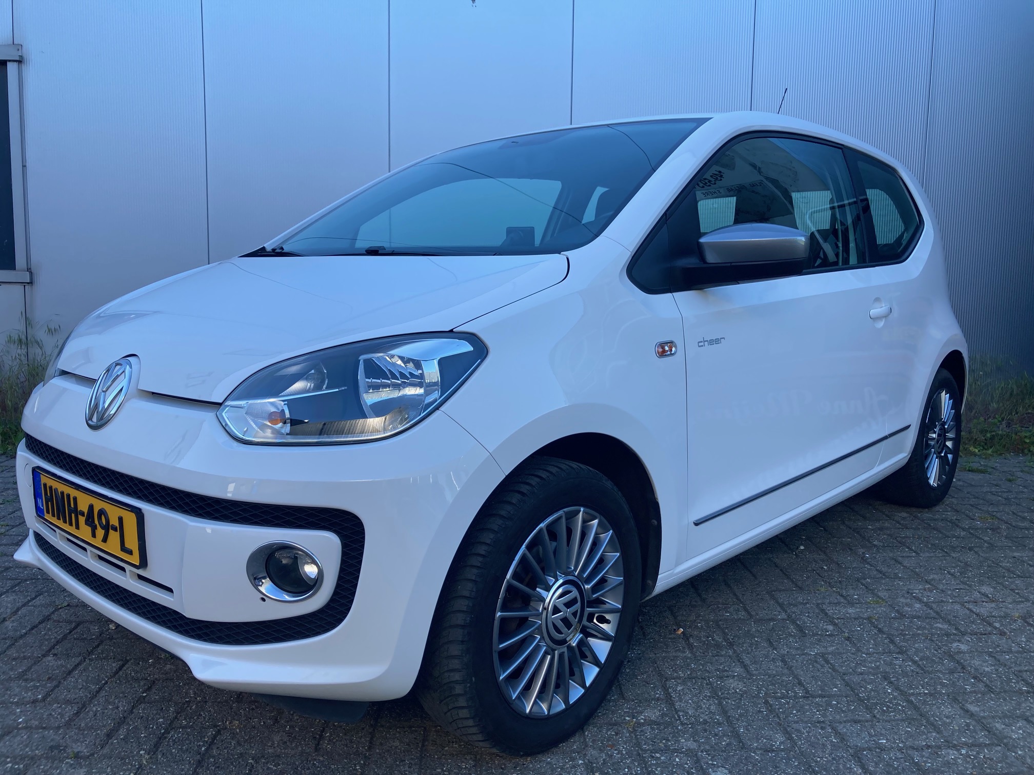 Volkswagen Up! 1.0 Cheer Up! (2013)